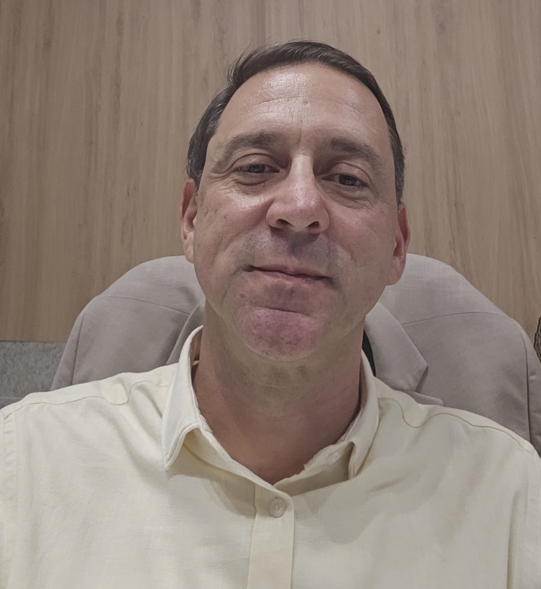 Dr. Leandro C. Araujo